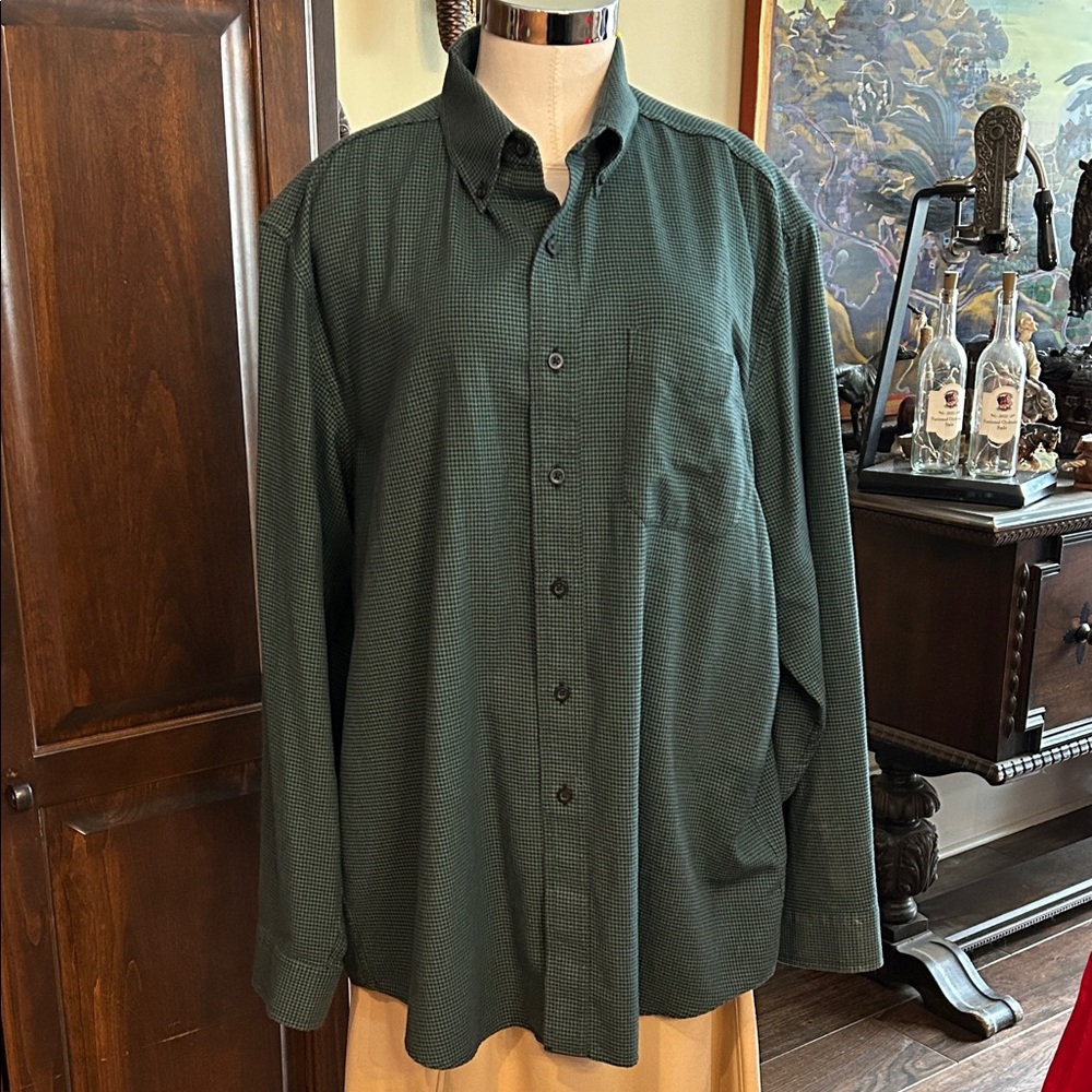 LL Bean Sz XL 100% Cotton Dark Green Black Check Button-Up Shirt GUC